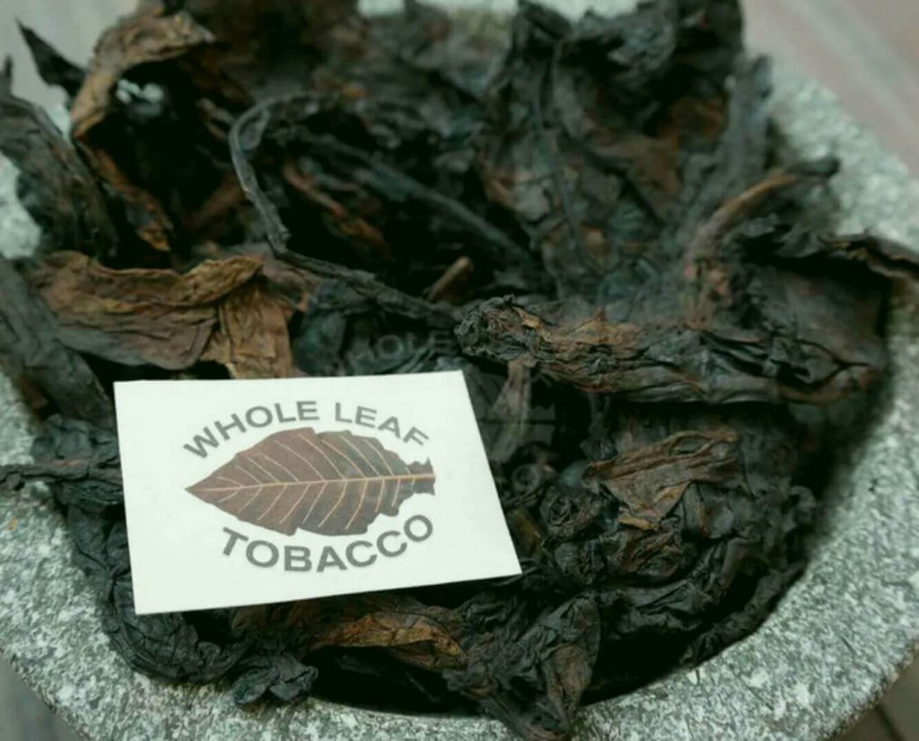 Witness the captivating allure of fire-cured Latakia tobacco as it reveals its distinctive texture, a testament to its incomparable essence.